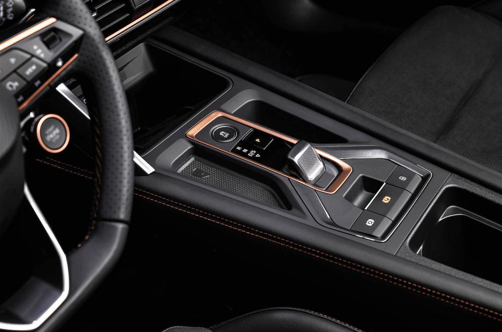 Cupra Leon interior gearshift detail