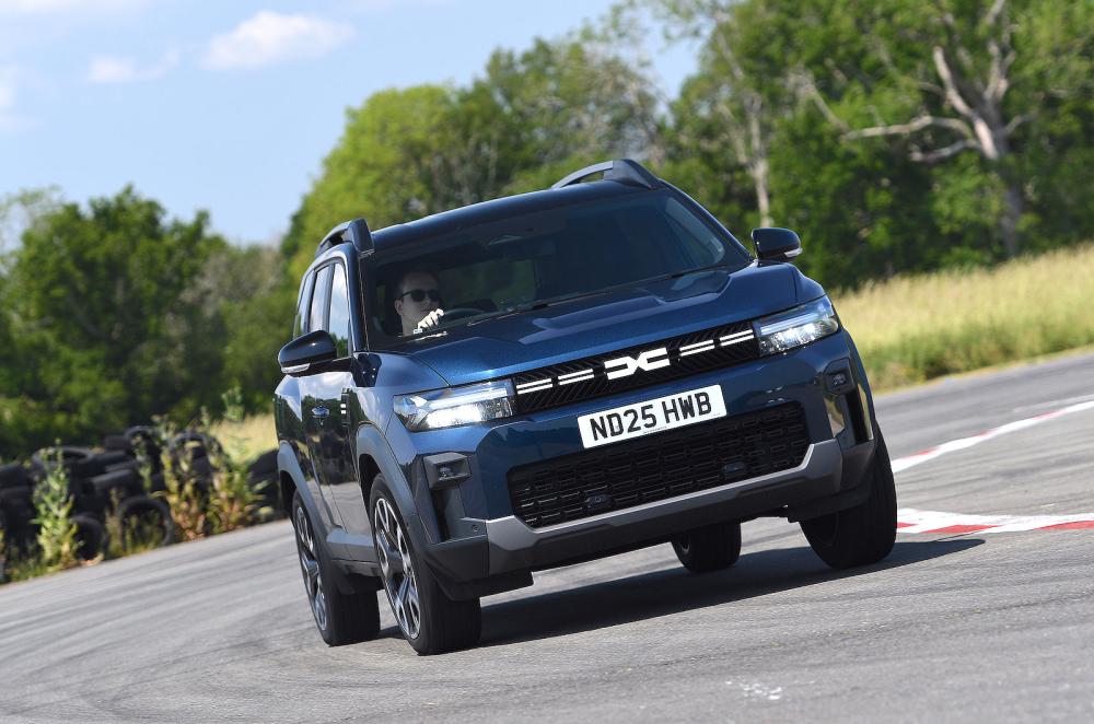 Dacia Bigster front driving