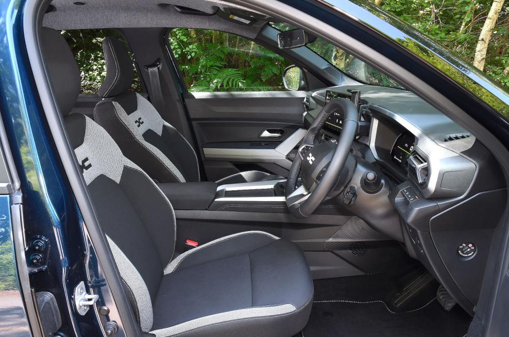 Dacia Bigster front seats