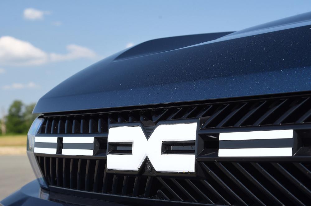 Dacia Bigster grille