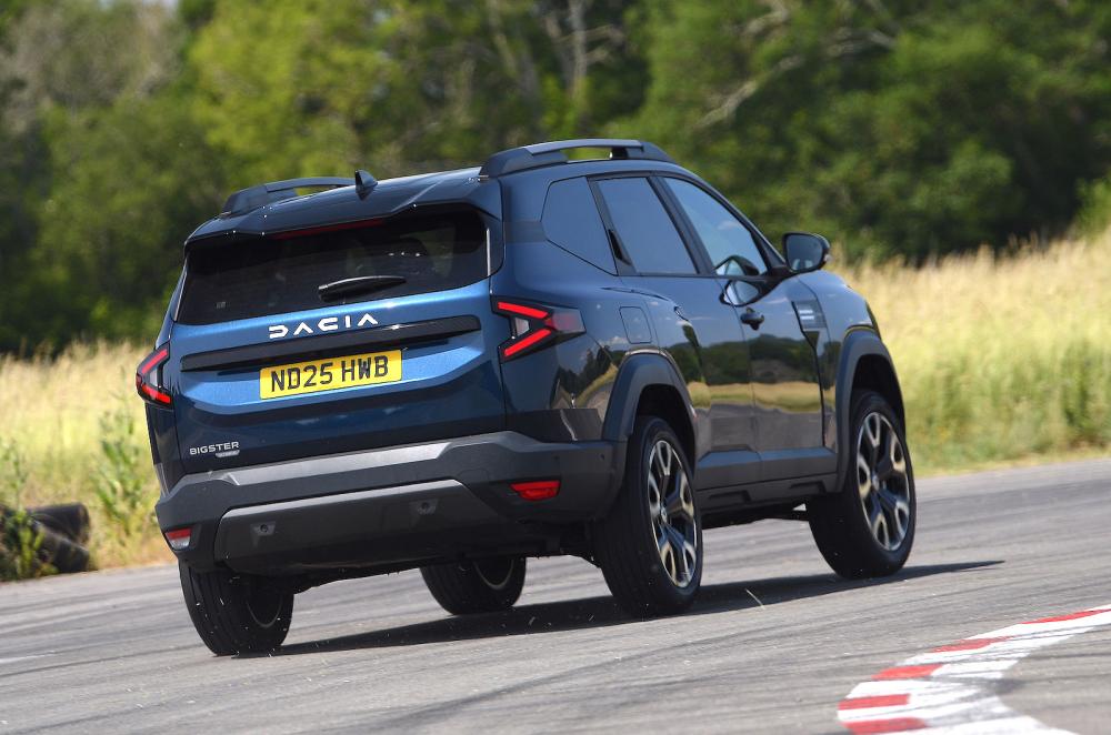 Dacia Bigster rear cornering