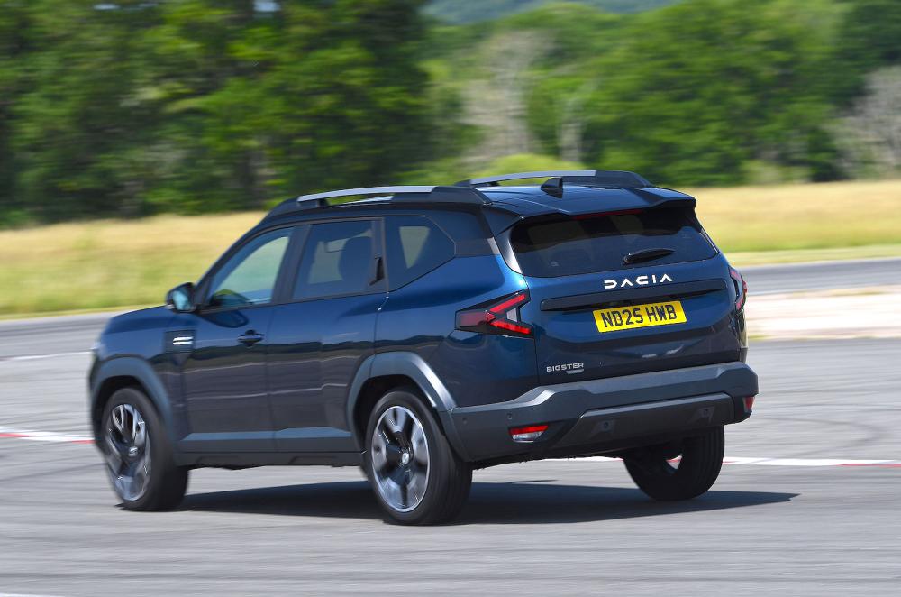 Dacia Bigster rear left driving