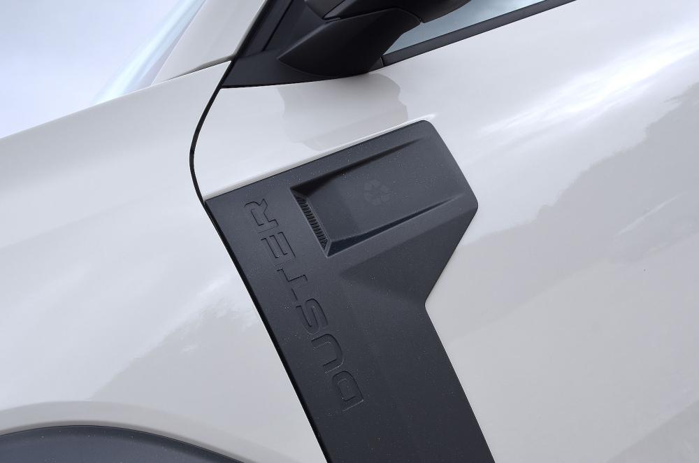 Dacia Duster side badge