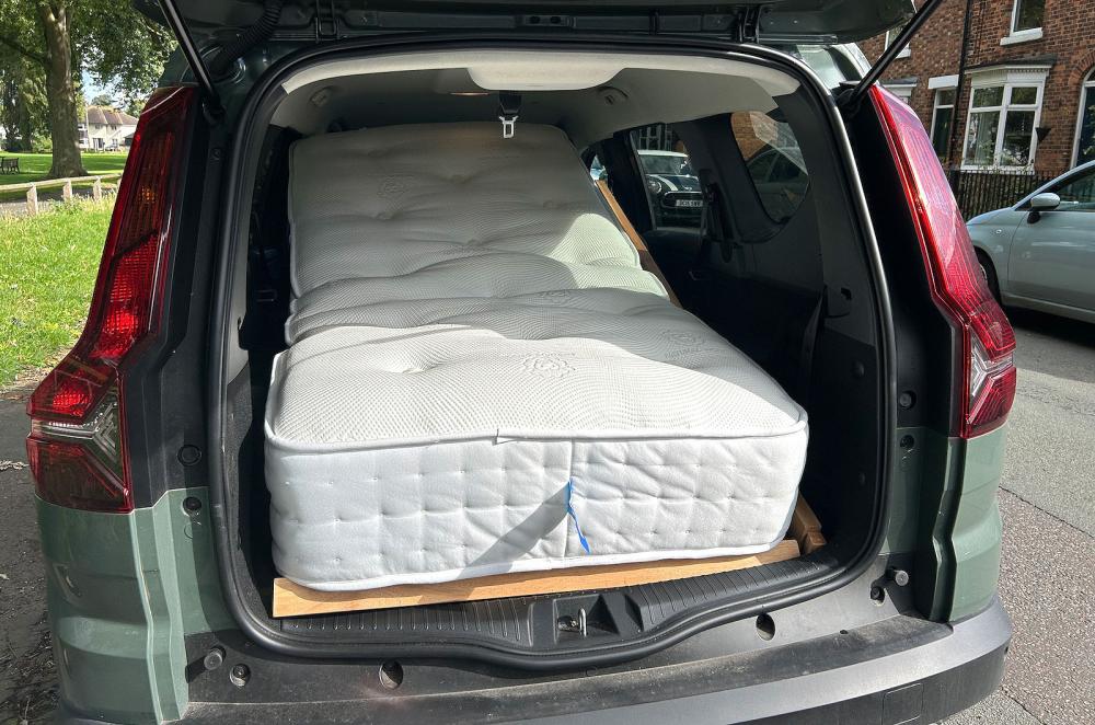 Used Dacia Jogger 2022-present boot open