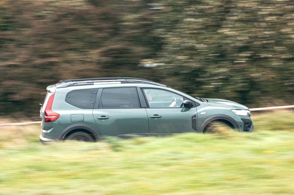Green Dacia Jogger right driving