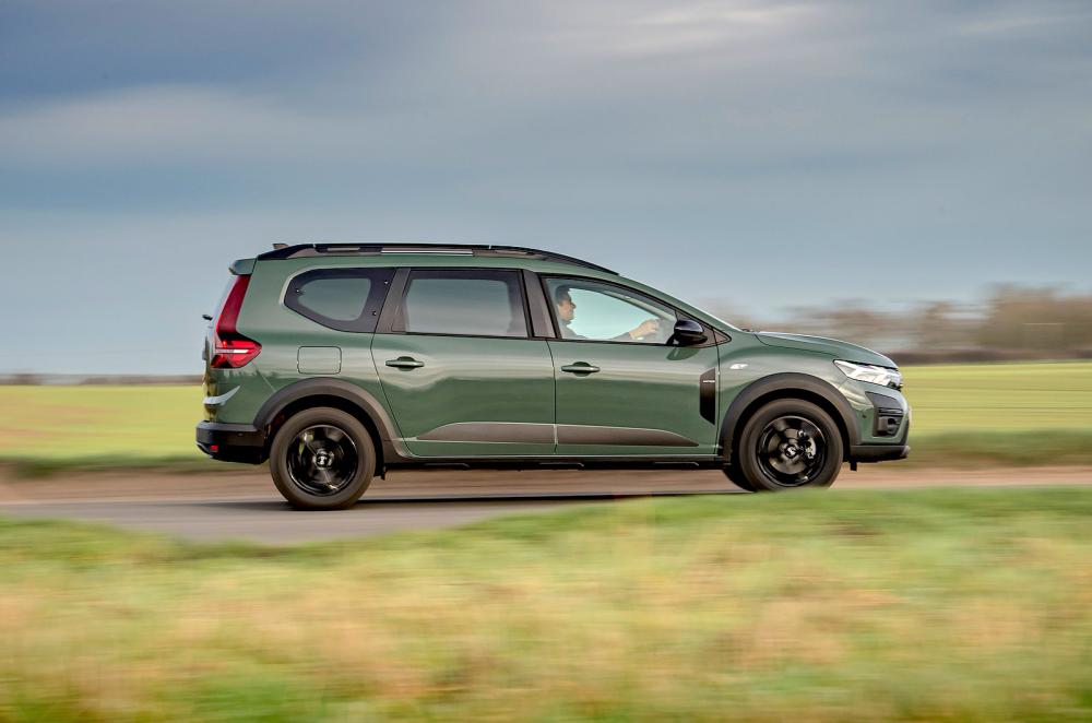 Used Dacia Jogger 2022-present right tracking