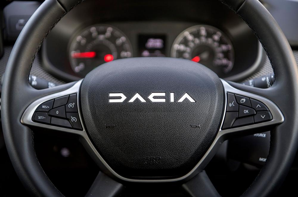 Dacia Jogger interior steering wheel detail