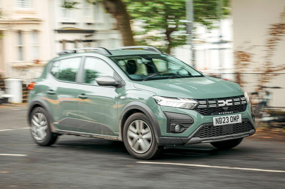 Dacia Sandero Stepway front right driving