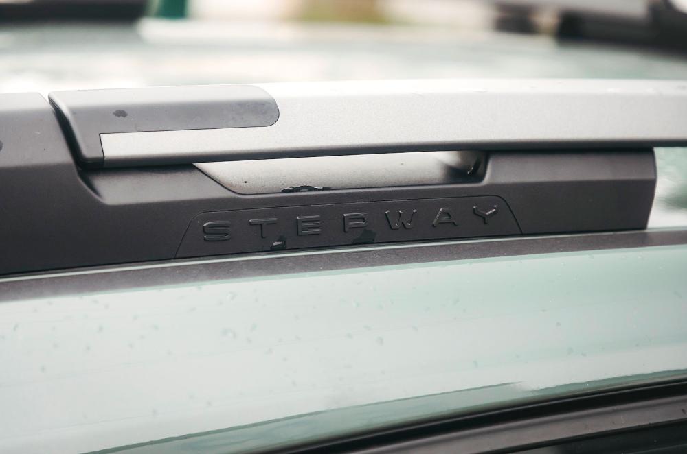 Dacia Sandero Stepway roof bar detail