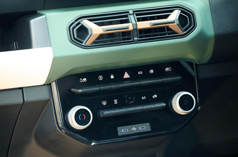 Dacia Spring air-con controls