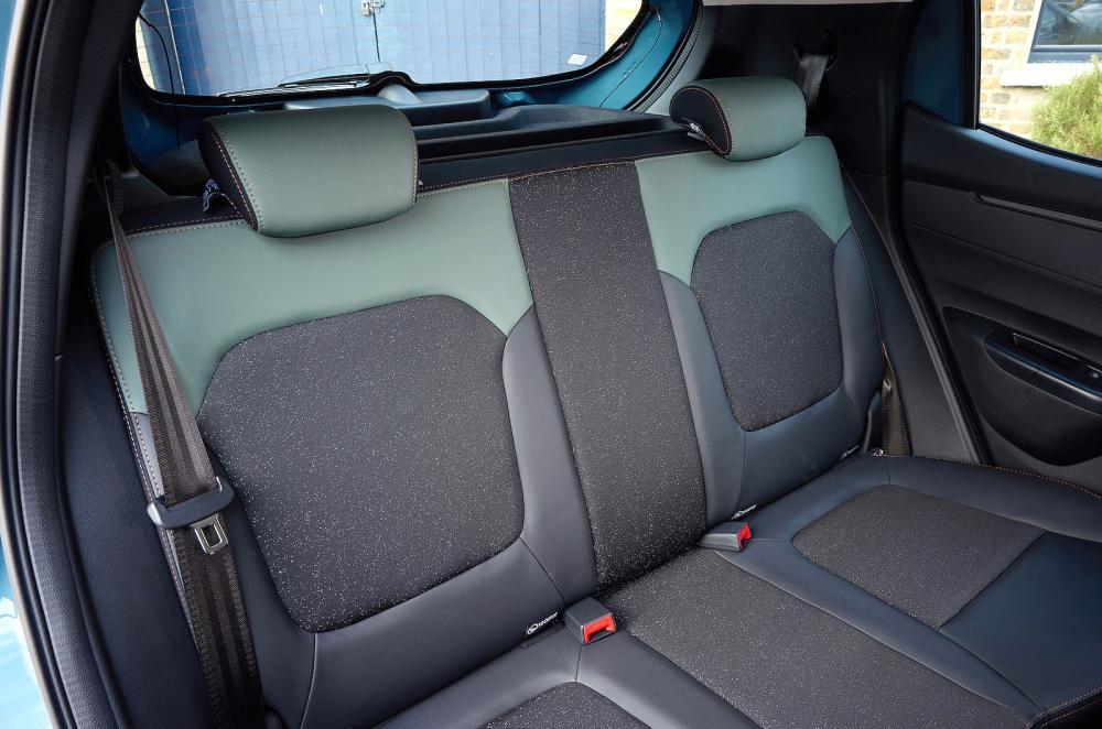 Dacia Spring back seats
