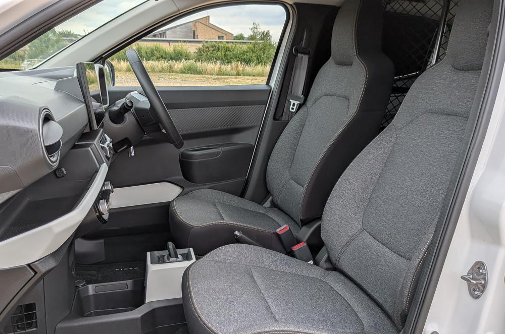 Dacia Spring Cargo front seats