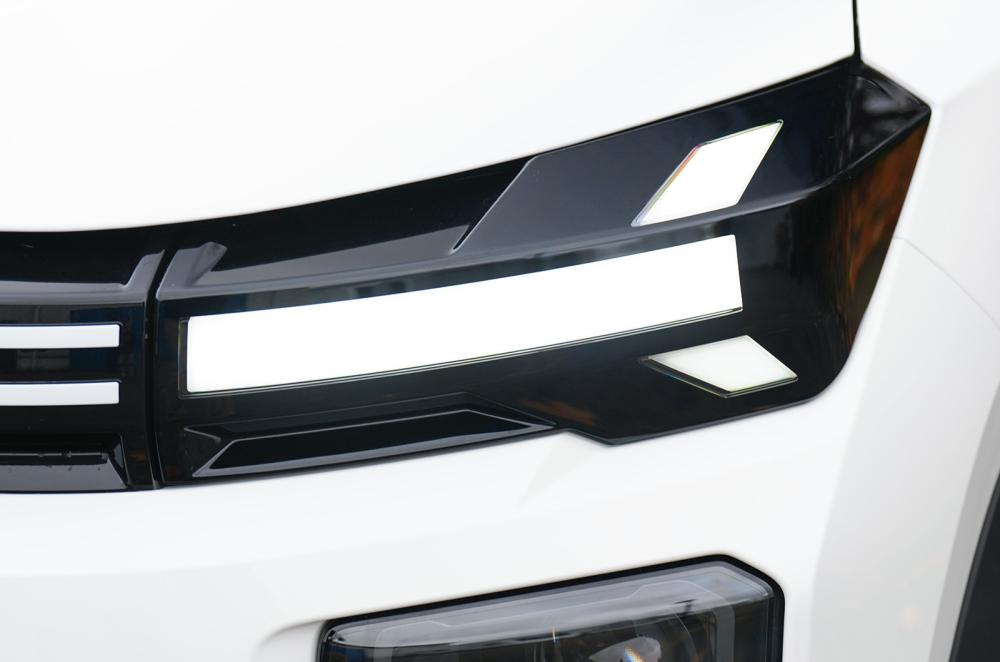 Dacia Spring Cargo headlight detail