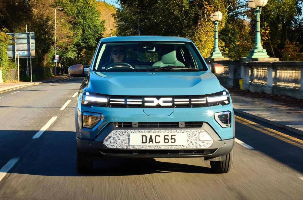 Dacia Spring front driving