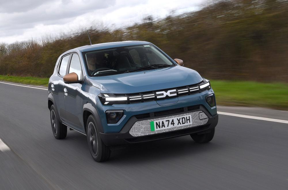 Dacia Spring front right driving