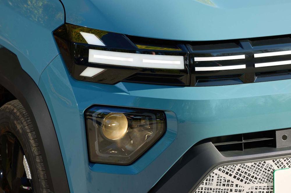 Dacia Spring headlights
