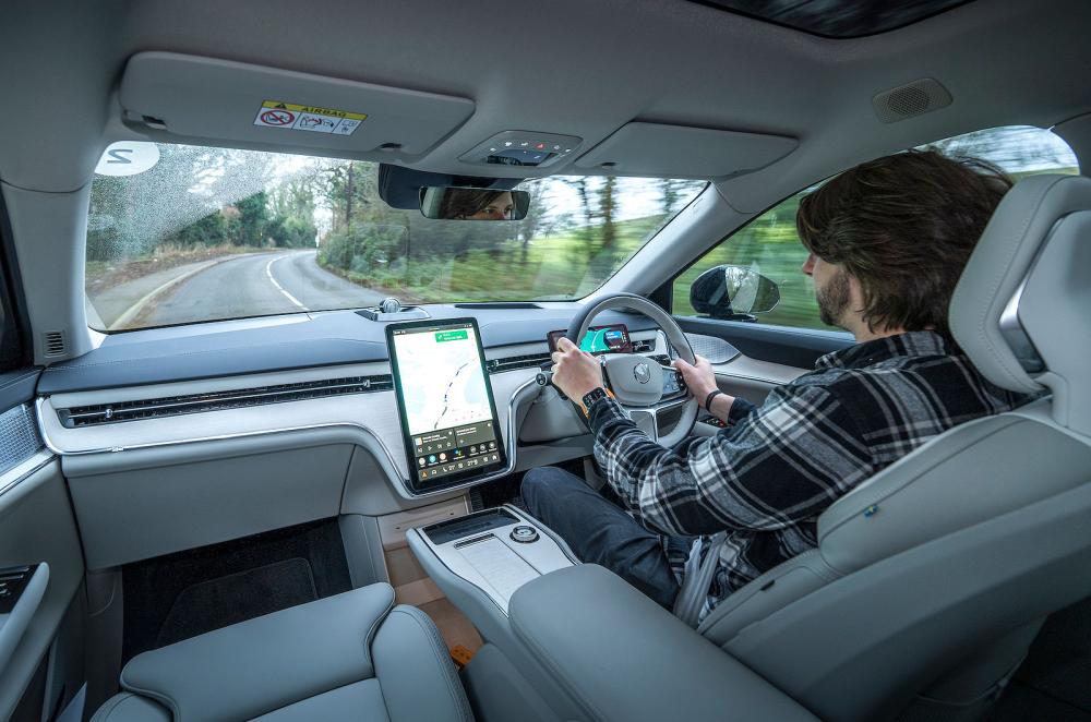 Dan Jones test driving Volvo EX90