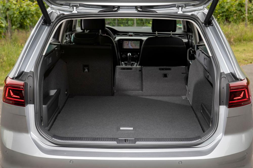 Volkswagen Passat Estate GTE 2019 LHD boot open