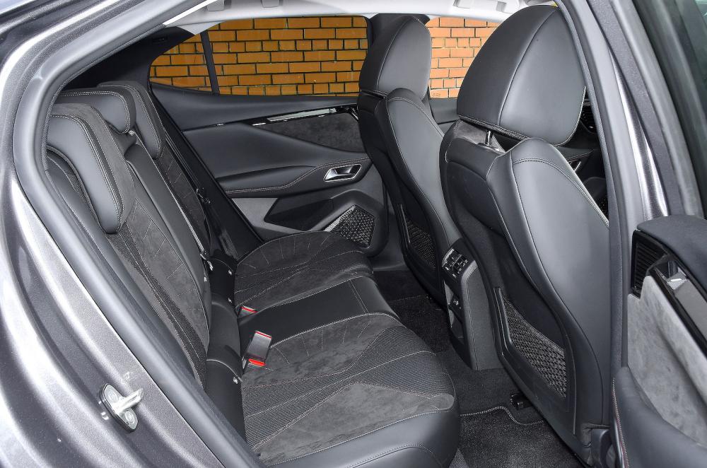 DS 4 back seats