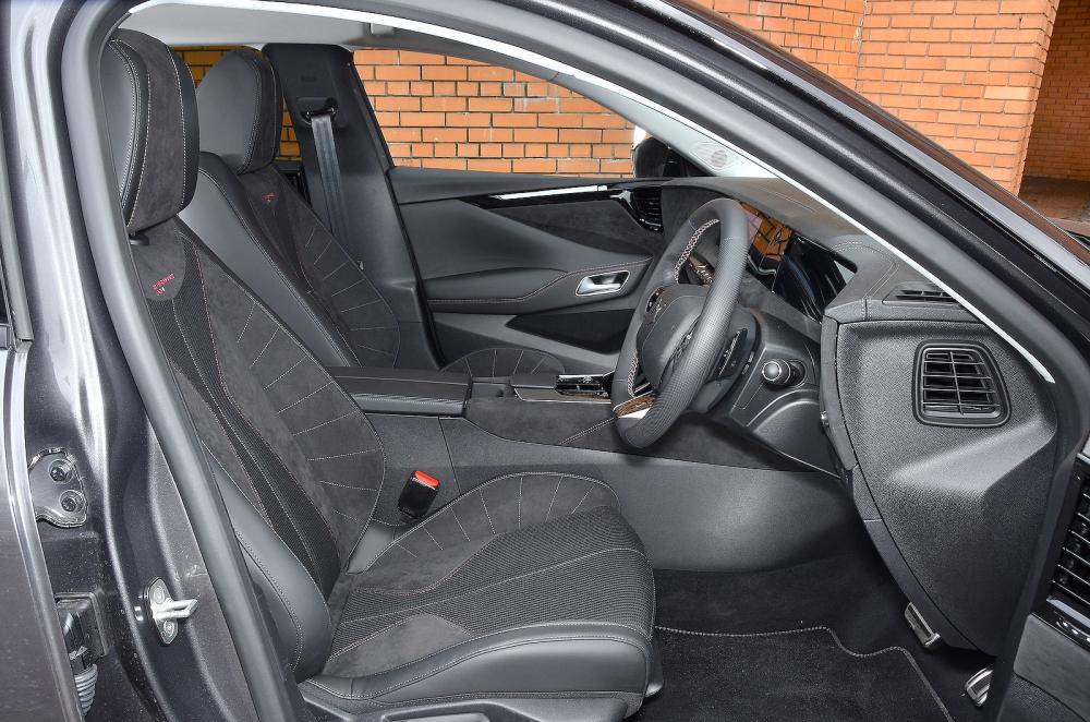 DS 4 front seats