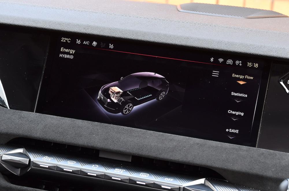 DS 4 infotainment touchscreen