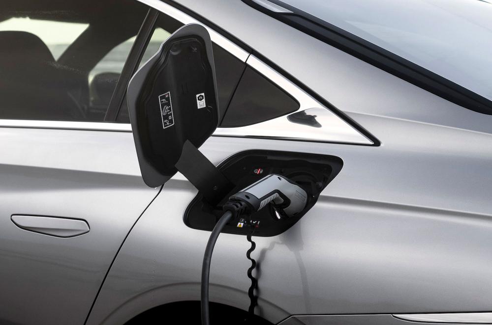 DS 9 PHEV charging socket