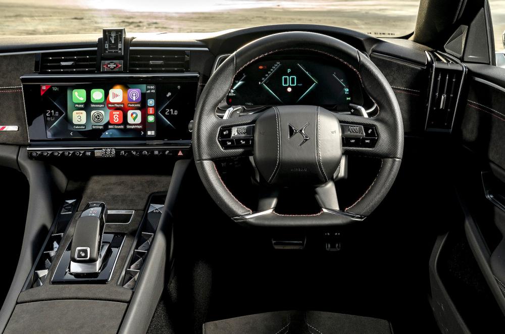 DS 9 interior dashboard