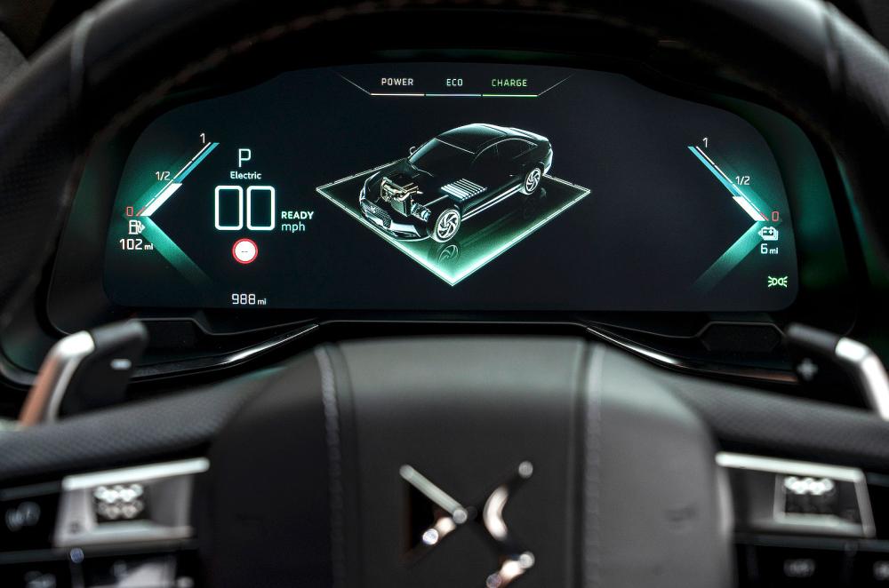 DS 9 interior driver display