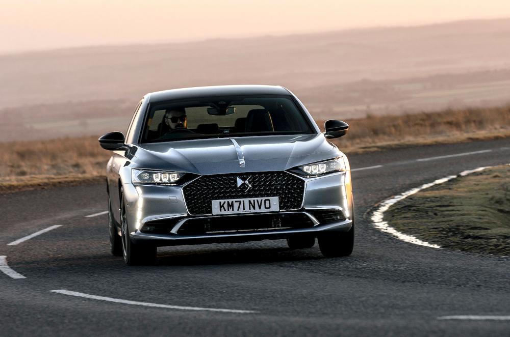 DS 9 front cornering