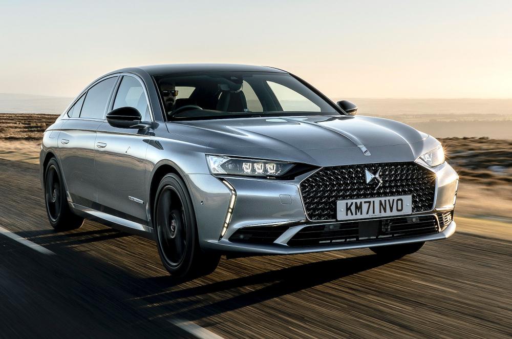 DS 9 front right driving