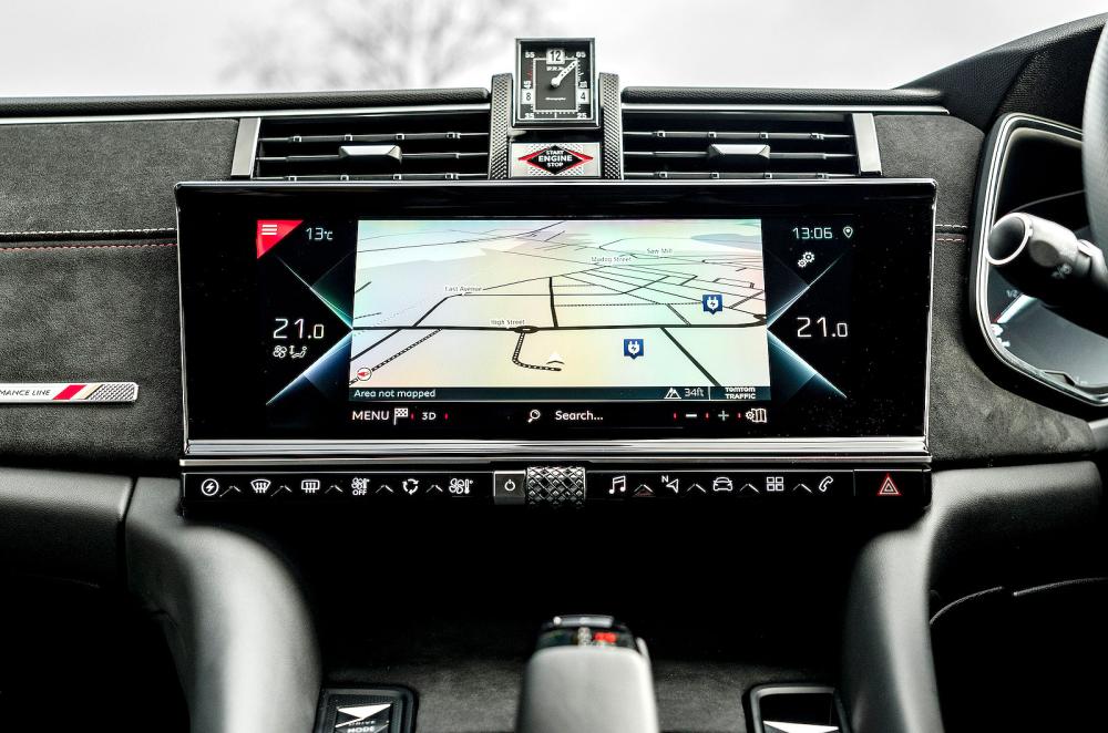 DS 9 interior infotainment