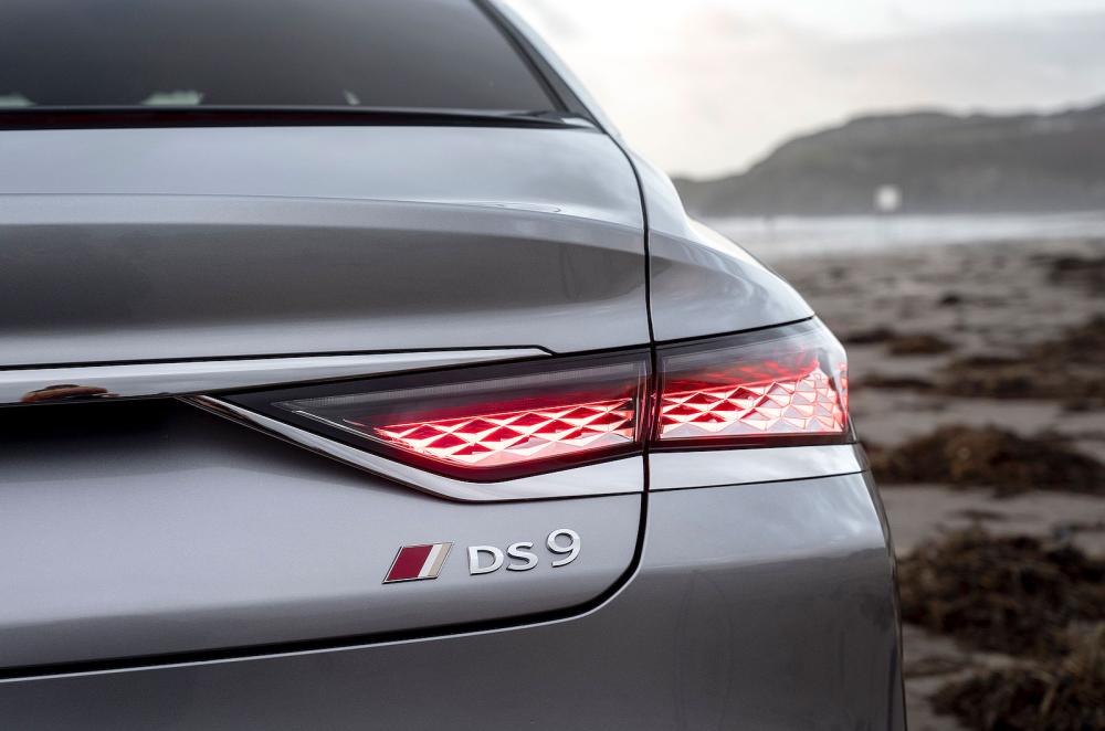 DS 9 rear lights detail