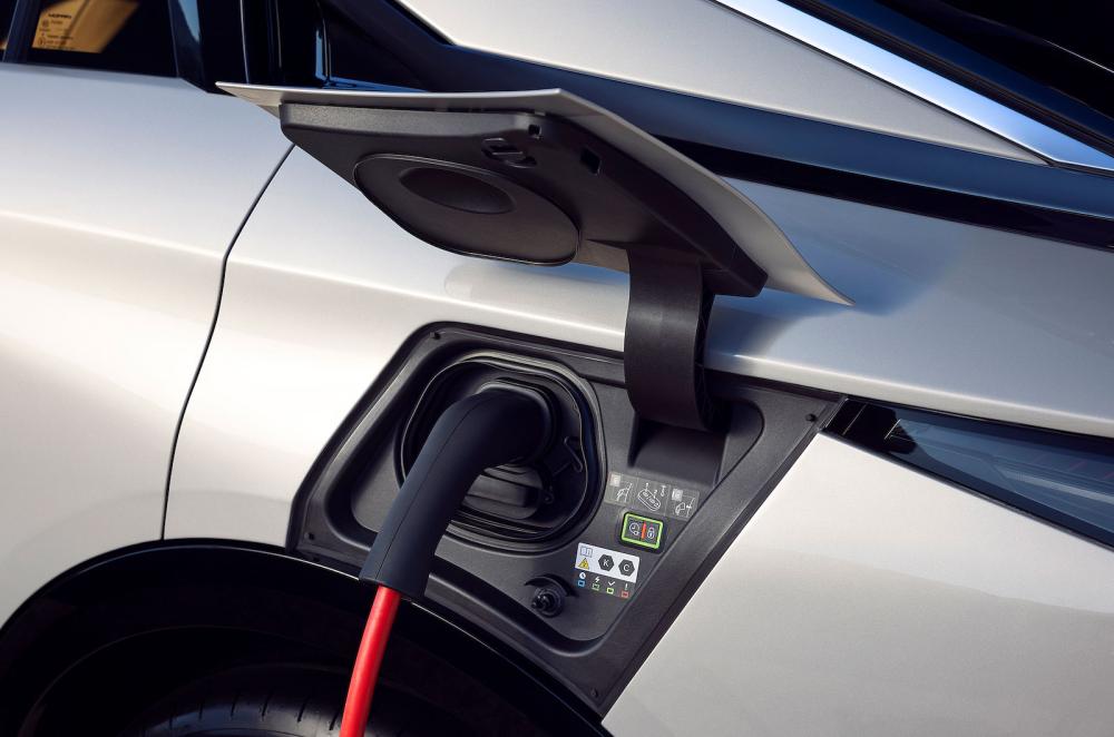 DS No 8 charging socket