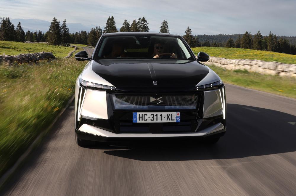 DS No 8 front driving