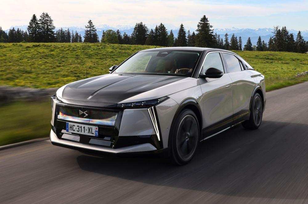 DS No 8 front left driving