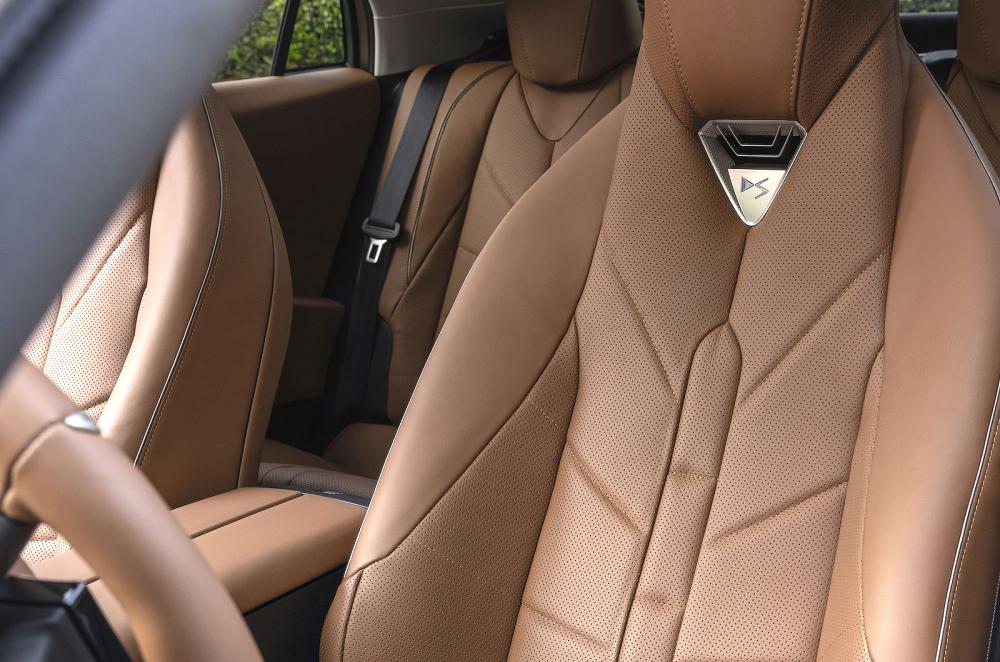 DS No 8 front seat detail