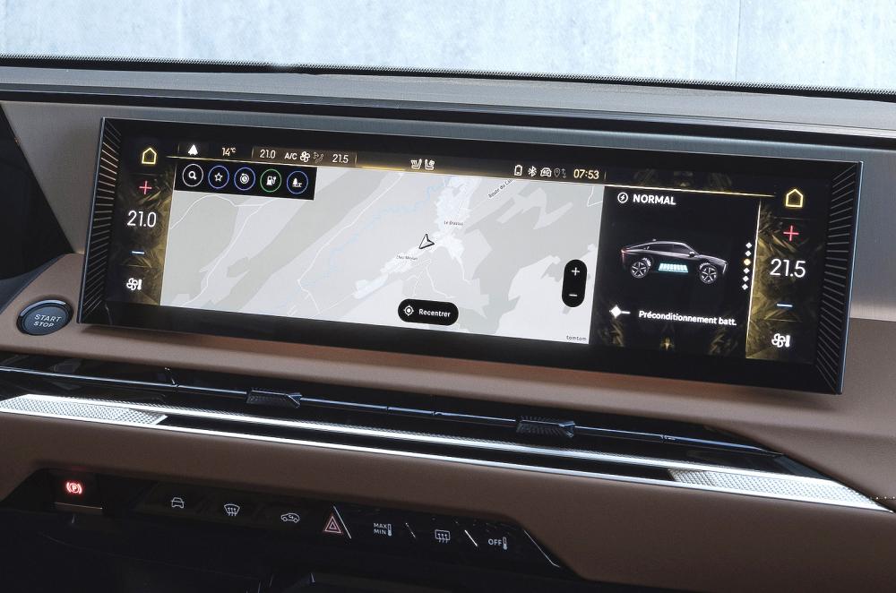 DS No 8 infotainment touchscreen