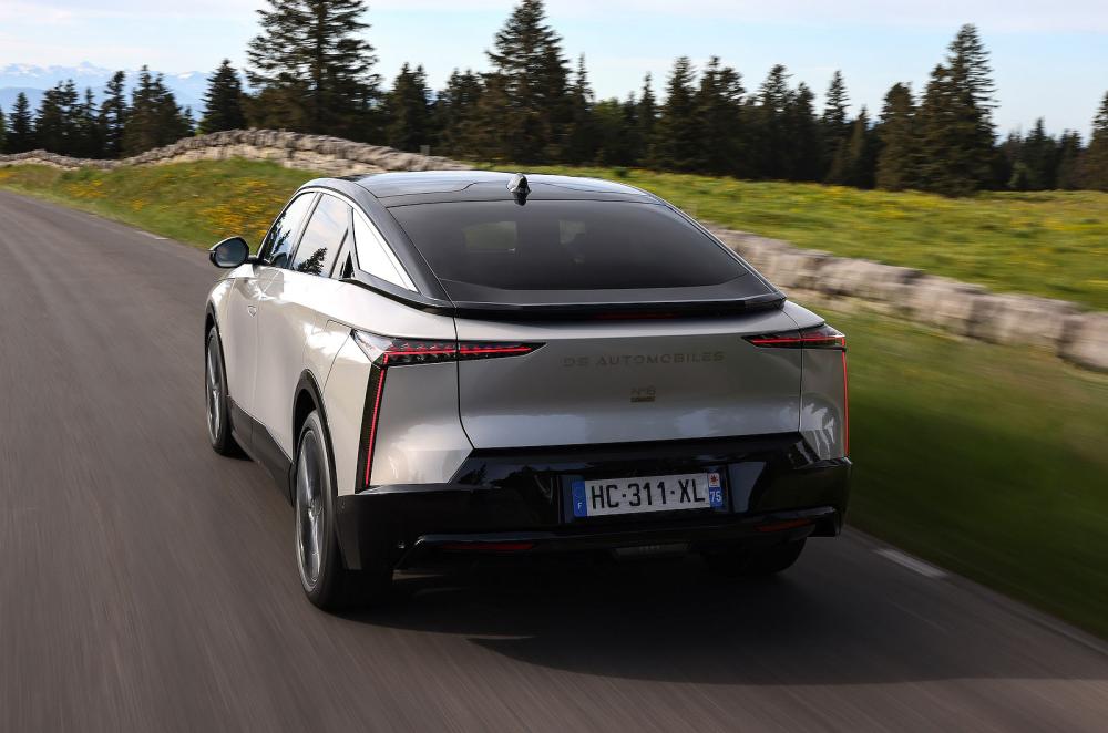 DS No 8 rear left driving