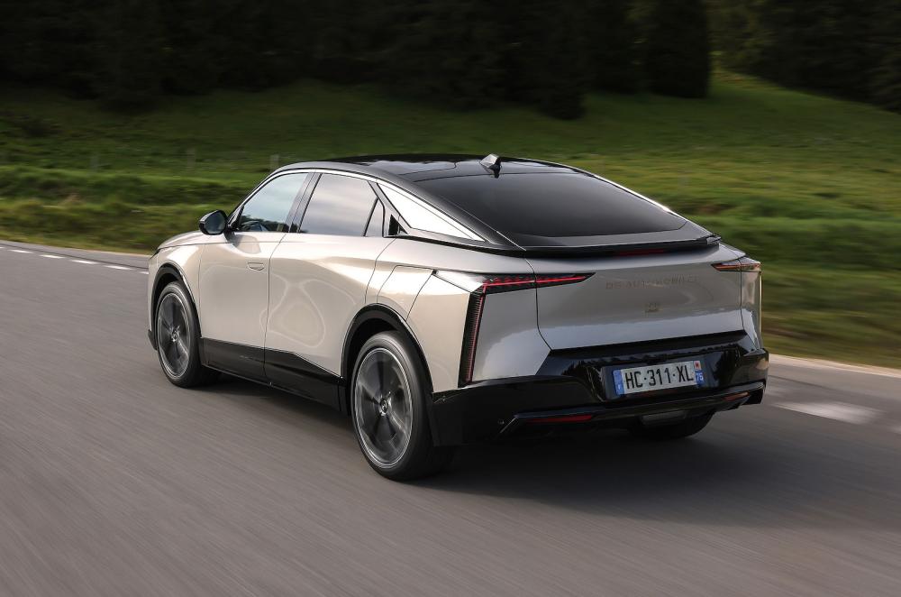 DS No 8 rear left driving