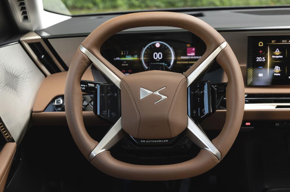 DS No 8 steering wheel