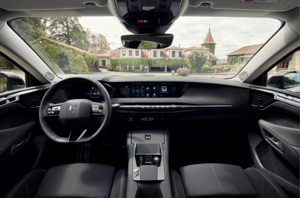 DS No 4 E-Tense dashboard