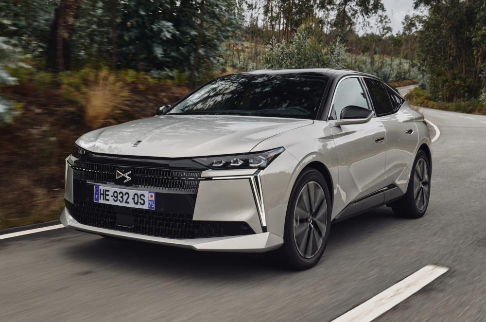 DS No 4 E-Tense front cornering