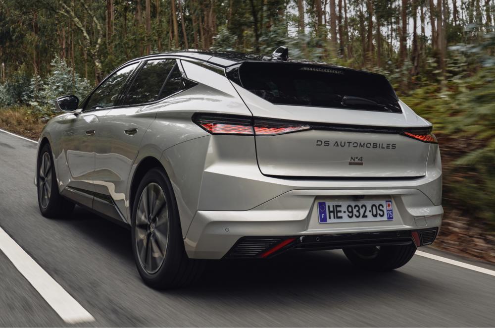 DS No 4 E-Tense rear cornering
