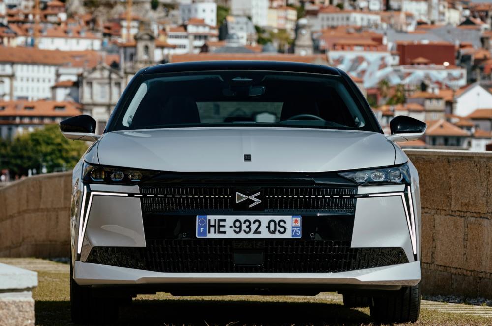 DS No 4 E-Tense static front