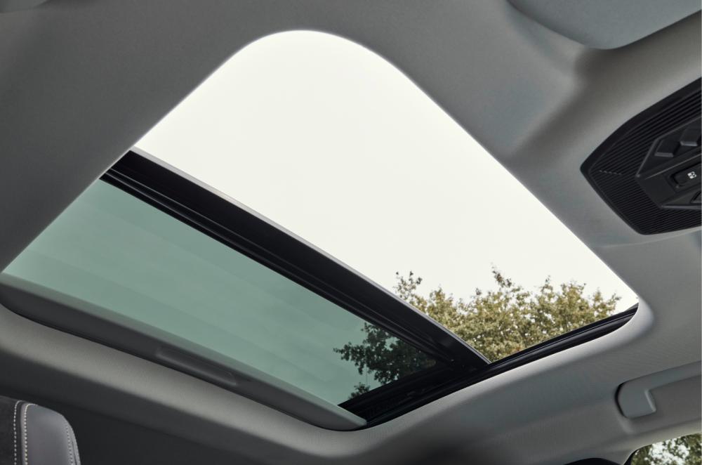 DS No 4 E-Tense sunroof