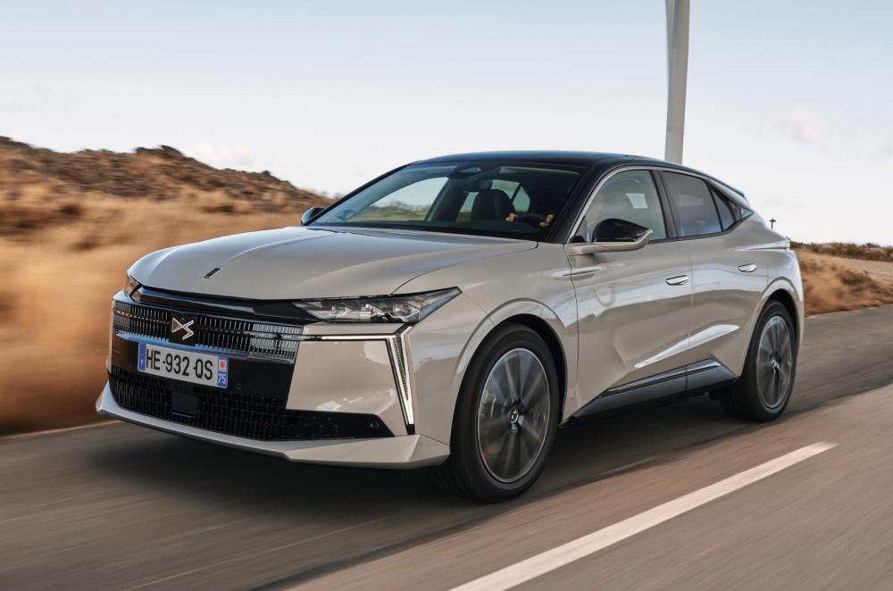 DS No 4 E-Tense front left tracking