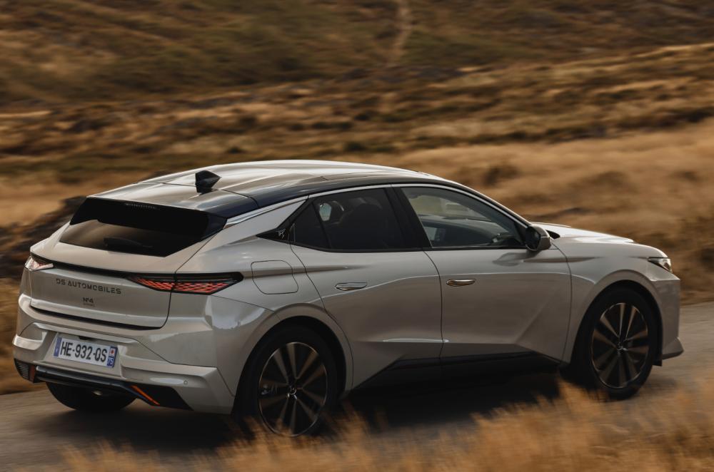 DS No 4 E-Tense tracking rear right