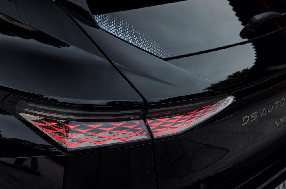 DS No 4 rear light detail