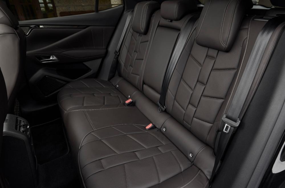 DS No 4 rear seats