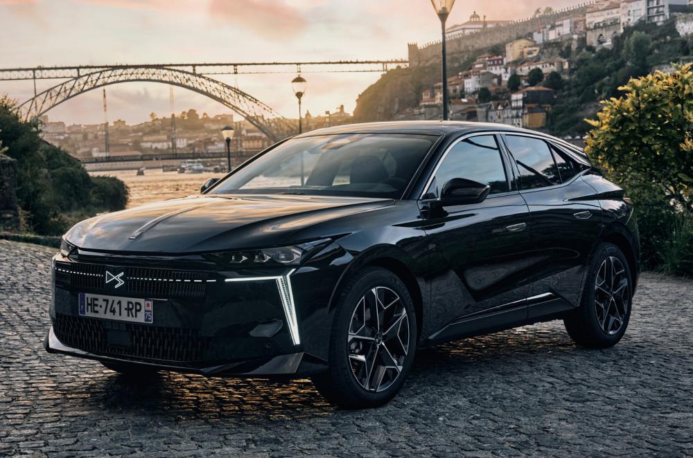 DS No 4 static front left